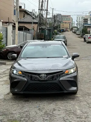 Toyota Camry 2018 Gray