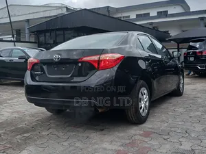 Toyota Corolla LE (1.8L 4cyl 2A) 2018 Black