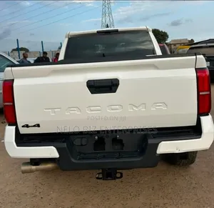Toyota Tacoma 2024 White