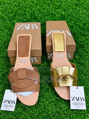 ZARA Women’s Open-Toe Flat Slides