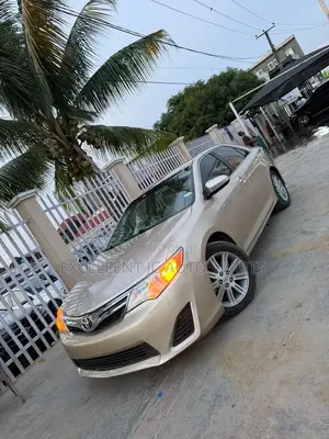 Toyota Camry LE 4dr Sedan (2.5L 4cyl 6A) 2012 Gold