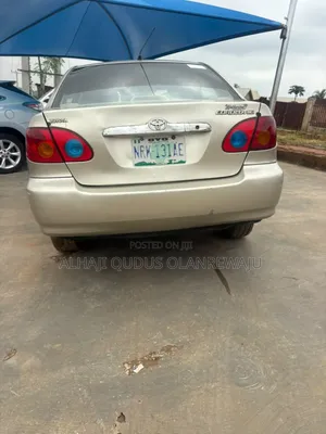 Toyota Corolla LE 2004 Gold