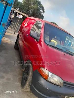 Toyota HiAce 1999 Red