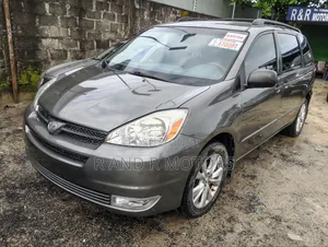 Toyota Sienna 2005