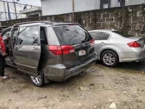 Toyota Sienna 2005