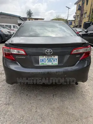 Toyota Camry SE 4dr Sedan (2.5L 4cyl 6A) 2012 Gray