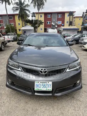 Toyota Camry SE 4dr Sedan (2.5L 4cyl 6A) 2012 Gray