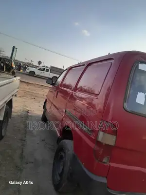 Toyota HiAce 1999 Red