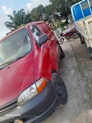 Toyota HiAce 1999 Red