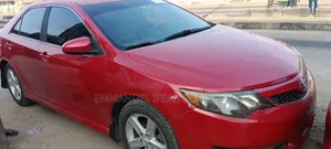 Toyota Camry SE 4dr Sedan (2.5L 4cyl 6A) 2014 Red