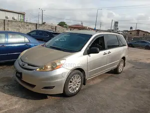 Toyota Sienna CE AWD 2008 Silver