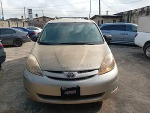 Toyota Sienna CE AWD 2008 Silver