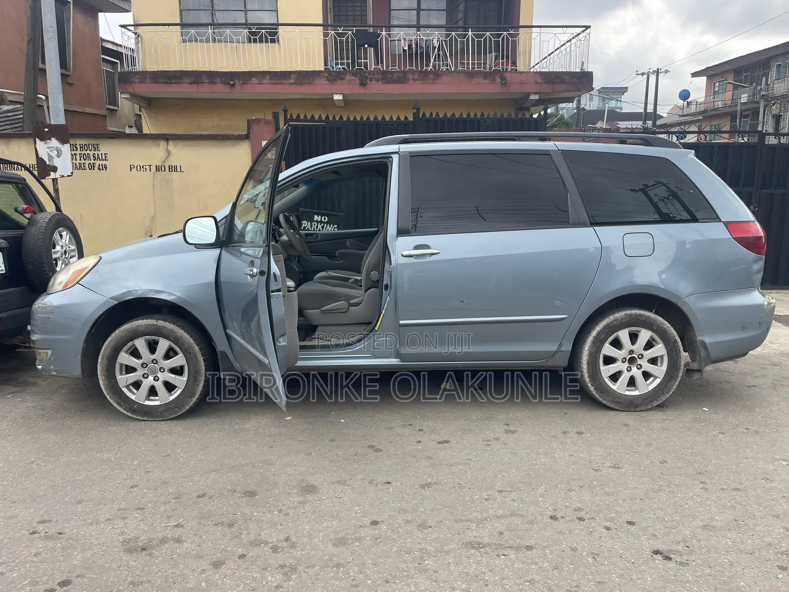 Toyota HiAce 2025 Blue