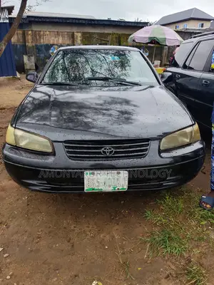 Toyota Camry 2000 Black
