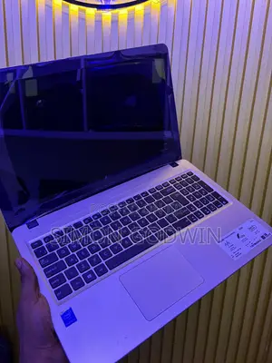 Laptop Asus 1015E 4GB Intel Core i3 HDD+SSD 250GB