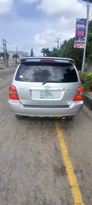 Toyota Highlander V6 FWD 2003 Gold