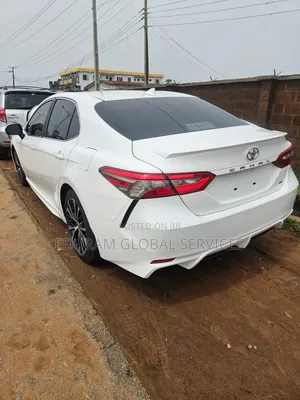 Toyota Camry 2018 Off white