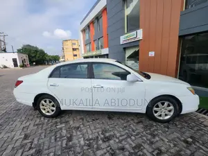Toyota Avalon XL 2006 White