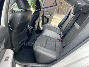 Toyota Camry SE 4dr Sedan (2.5L 4cyl 6A) 2012 White