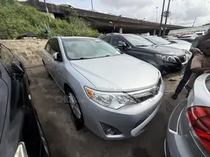 Toyota Camry XLE 4dr Sedan (2.5L 4cyl 6A) 2012 Silver