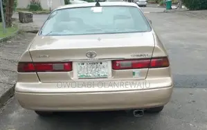 Toyota Camry Automatic 1999 Gold