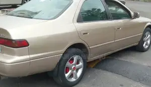Toyota Camry Automatic 1999 Gold