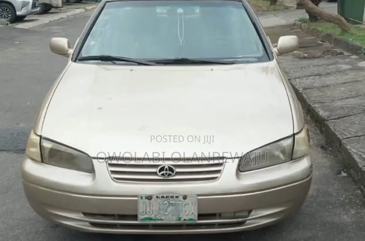 Toyota Camry Automatic 1999 Gold