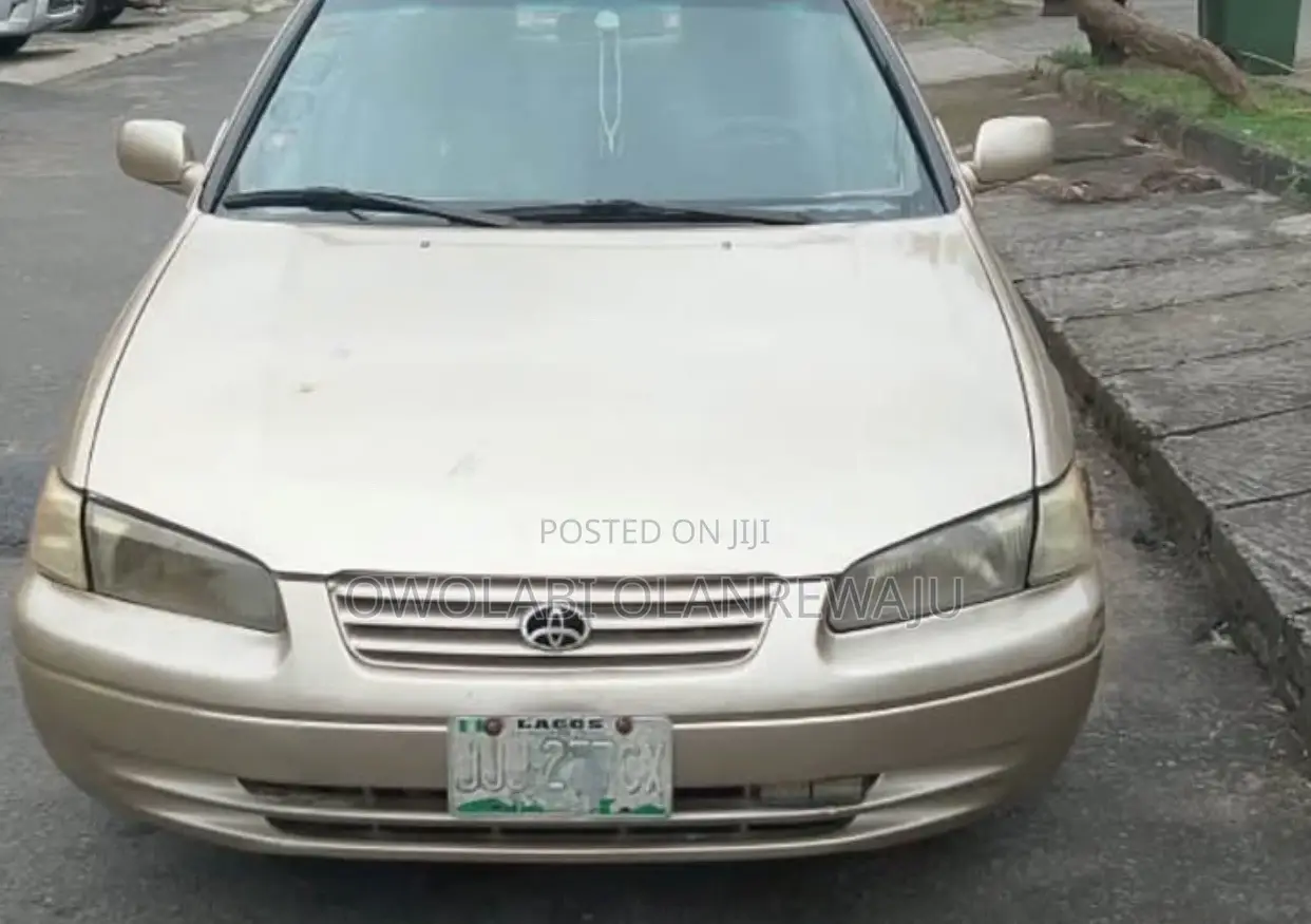 Toyota Camry Automatic 1999 Gold