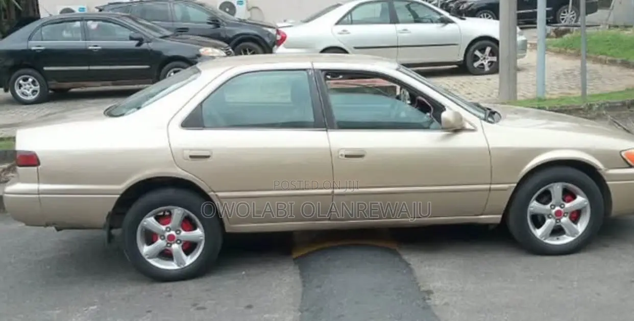 Toyota Camry Automatic 1999 Gold