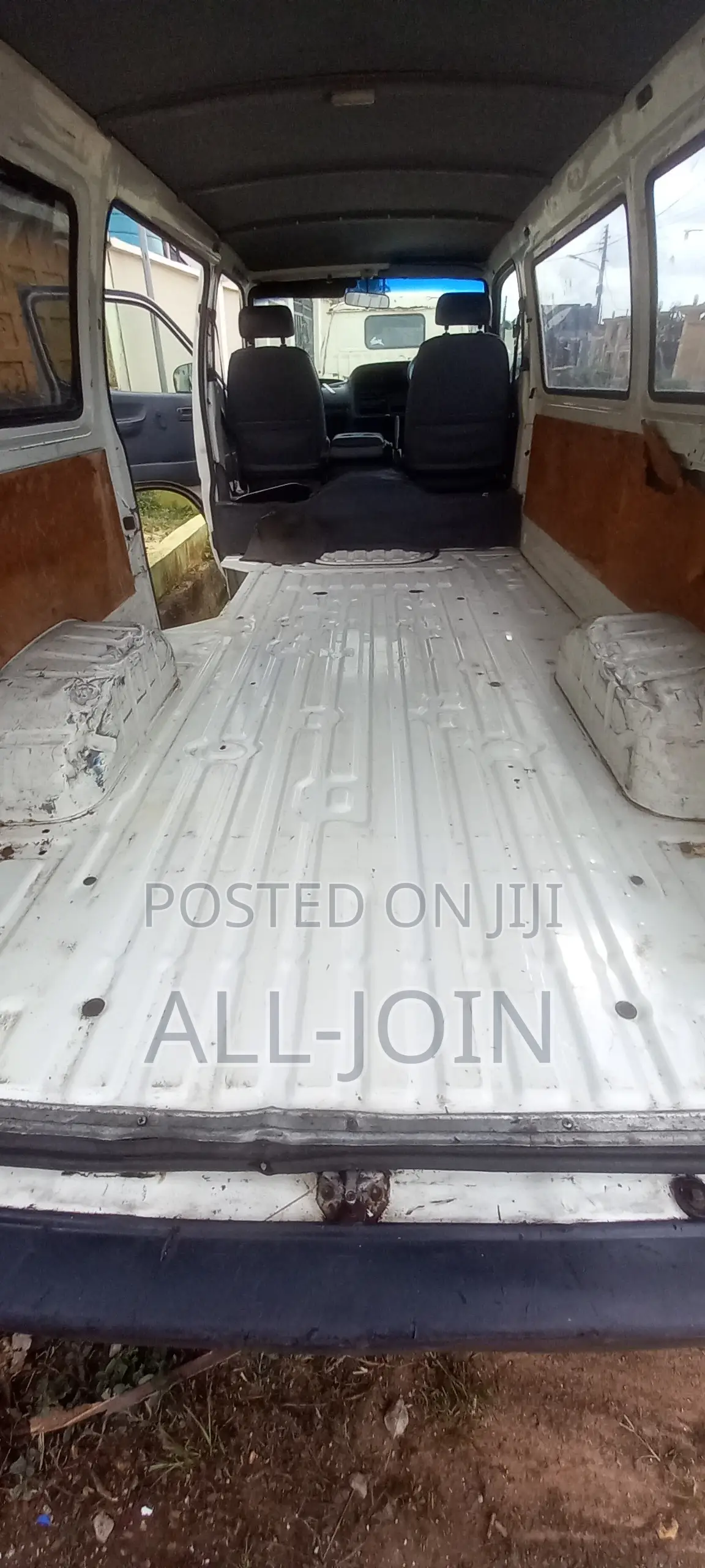 Toyota HiAce 2005 White