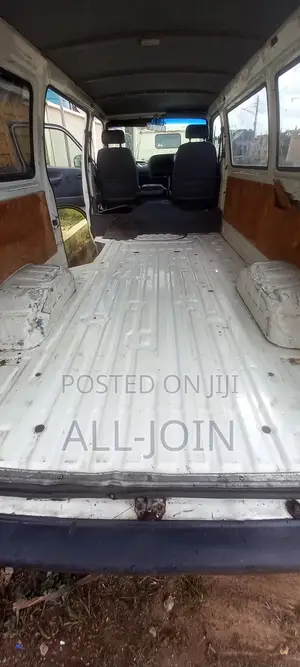 Toyota HiAce 2005 White