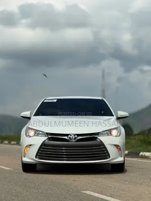 Toyota Camry XLE 4dr Sedan (2.5L 4cyl 6A) 2016 White