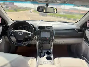 Toyota Camry XLE 4dr Sedan (2.5L 4cyl 6A) 2016 White