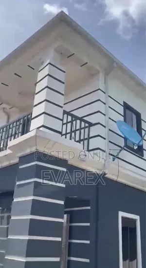 5bdrm Duplex in Iba / Ojo for sale