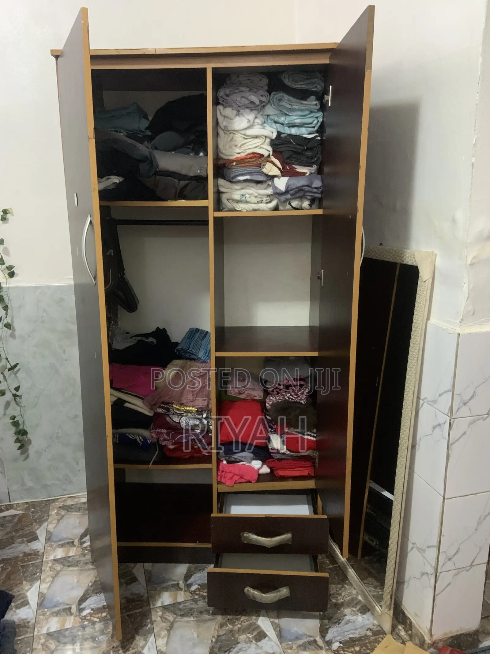 Quality Wardrobe for Sale – Spacious & Neatly Used