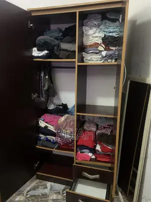 Quality Wardrobe for Sale – Spacious & Neatly Used