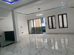 5bdrm Townhouse / Terrace in Ikate-Elegushi for rent
