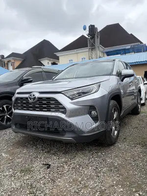 Toyota RAV4 Limited 2021 Gray