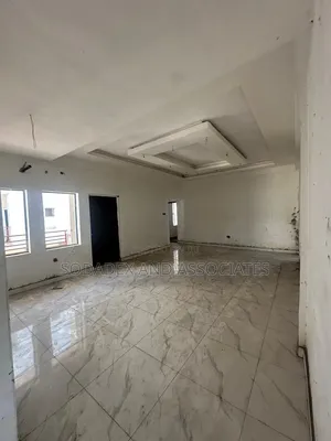 3bdrm Block of Flats in Phase 1 Corrona for sale
