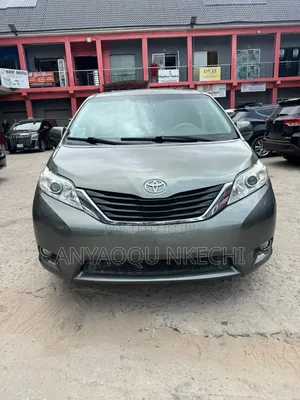 Toyota Sienna LE 7-Passenger 4dr Minivan AWD (3.5L 6cyl 6A) 2014 Green