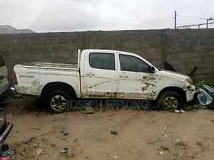 Toyota Hilux 2.0 VVTi SRX 2008 White