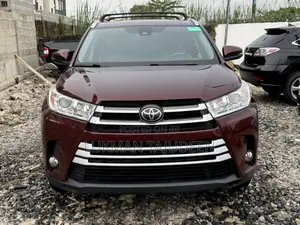 Toyota Highlander XLE 4x2 V6 (3.5L 6cyl 8A) 2017 Red