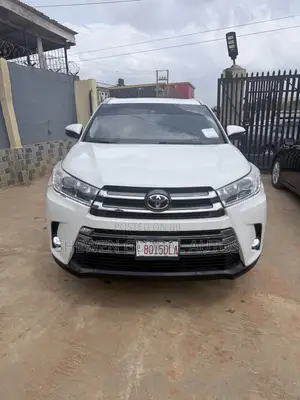 Toyota Highlander XLE 4x4 V6 (3.5L 6cyl 8A) 2018 White