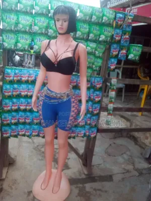 Full Body Female Mannequin With Stand for Boutique Display