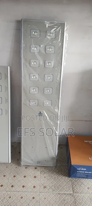 100W Wakatek Solar Street Light – Powerful Outdoor Lighting