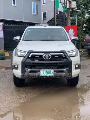 Toyota Hilux 2021 White
