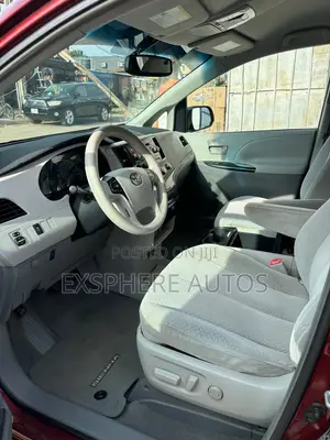 Toyota Sienna 2011 Red