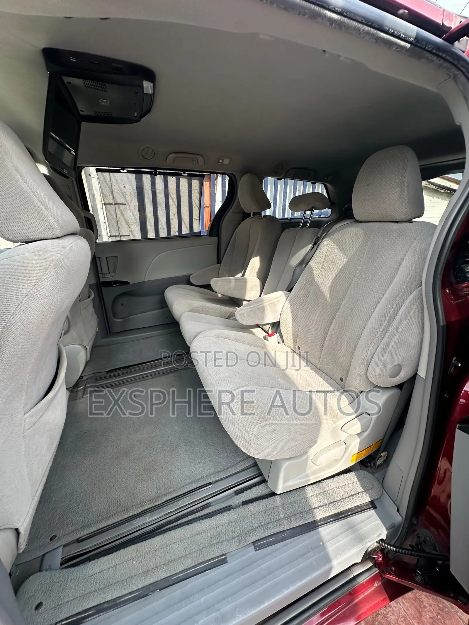 Toyota Sienna 2011 Red