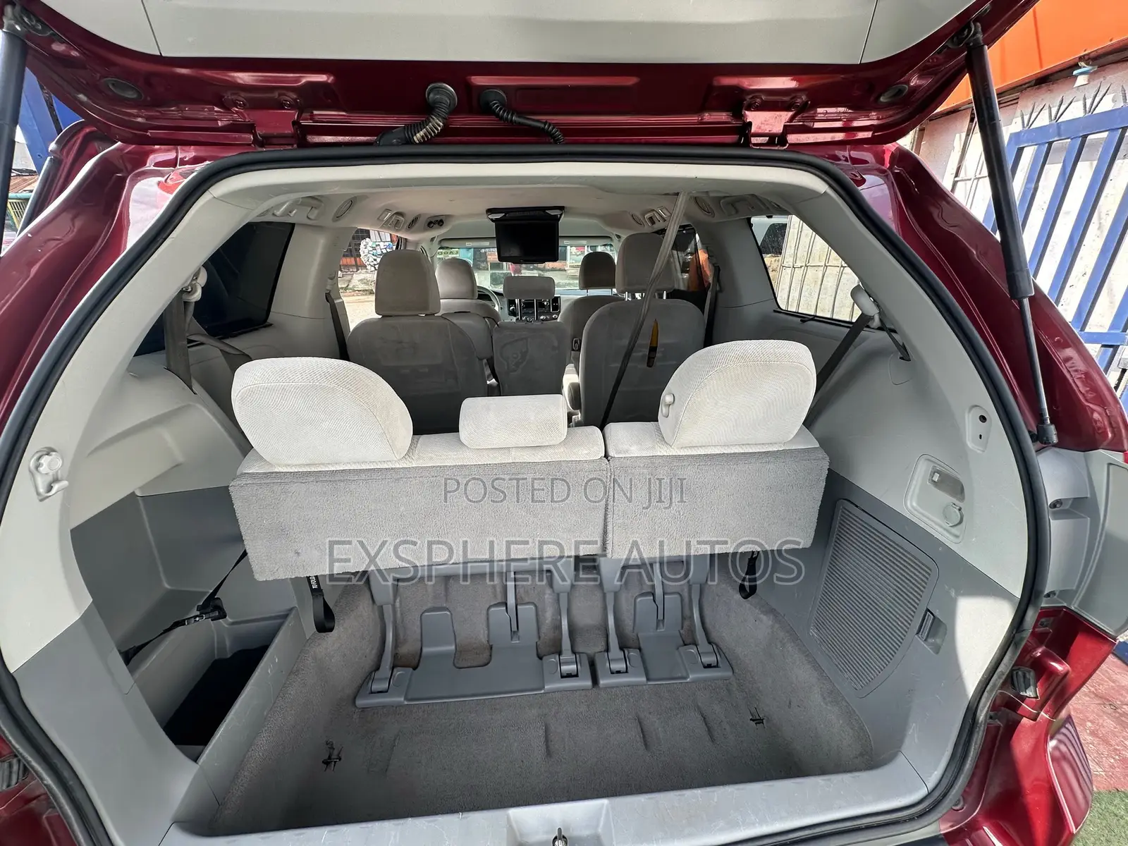 Toyota Sienna 2011 Red