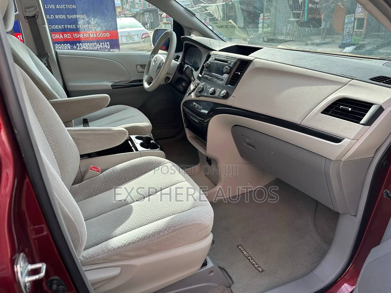 Toyota Sienna 2011 Red